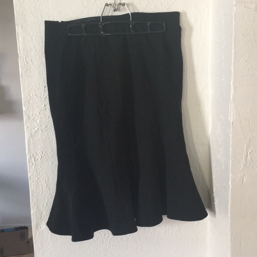 ON THREDUP🔴Tulip flare skirt